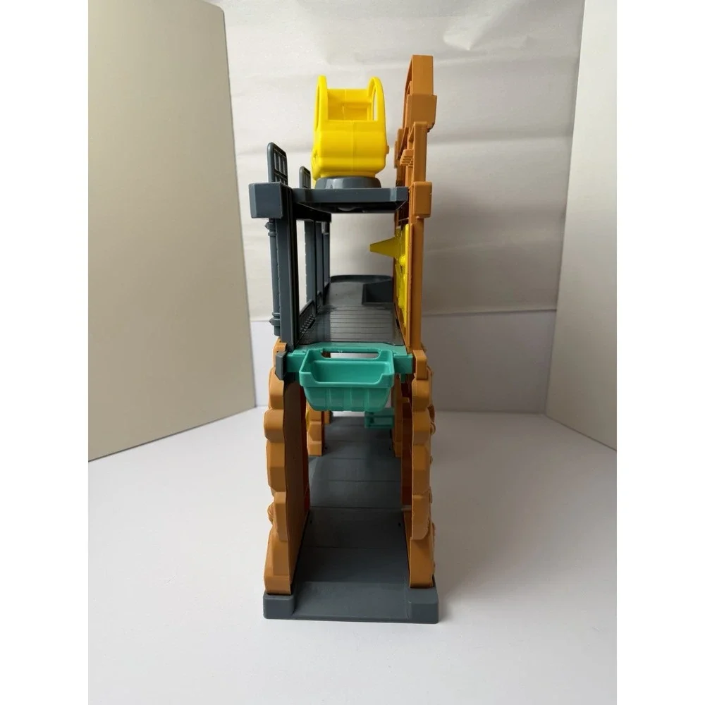 Kid Connection Mega Construction Site Play set with Crane Works Good condition